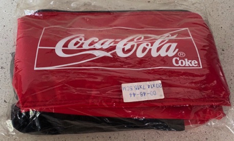 09661-1 € 5,00 coca cola koeltasje voor 6 blikjes rood wit zwart.jpeg